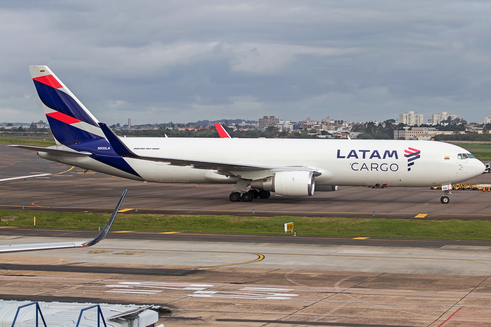 N532LA - Boeing 767-300F