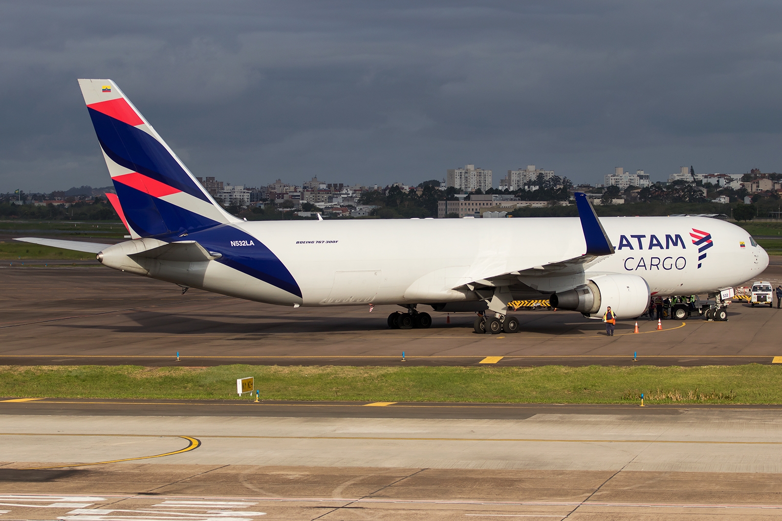 N532LA - Boeing 767-300F