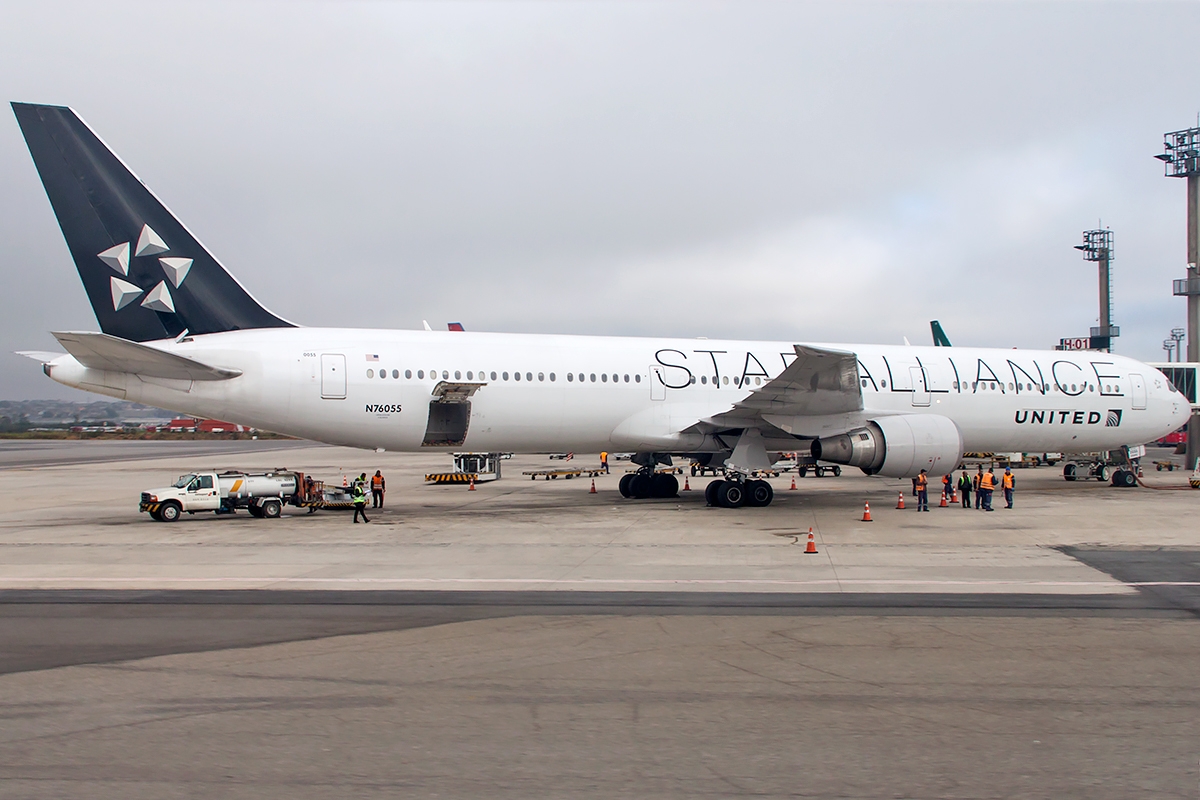 N76055 - Boeing B767-400