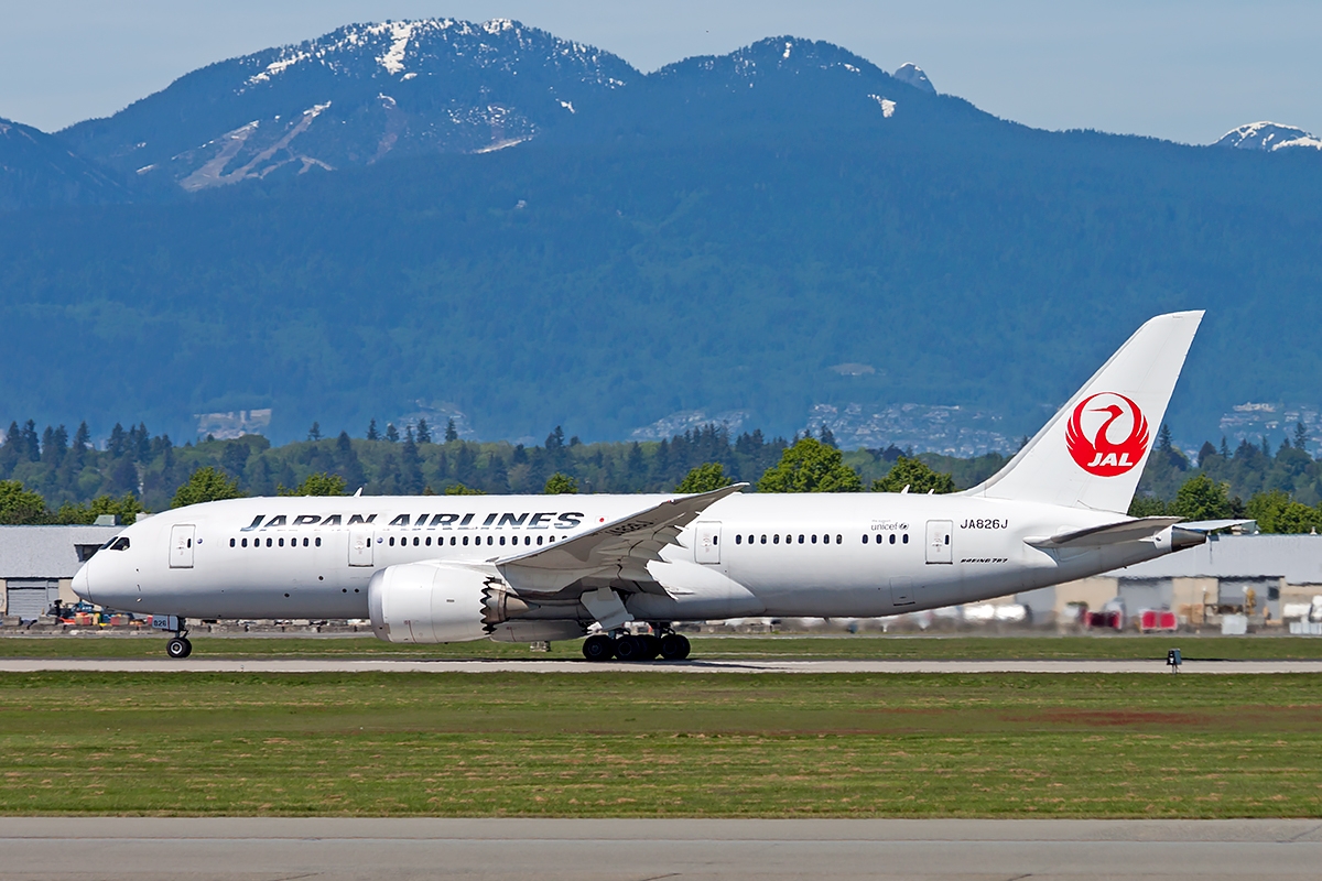 JA826J - Boeing 787-8 DREAMLINER