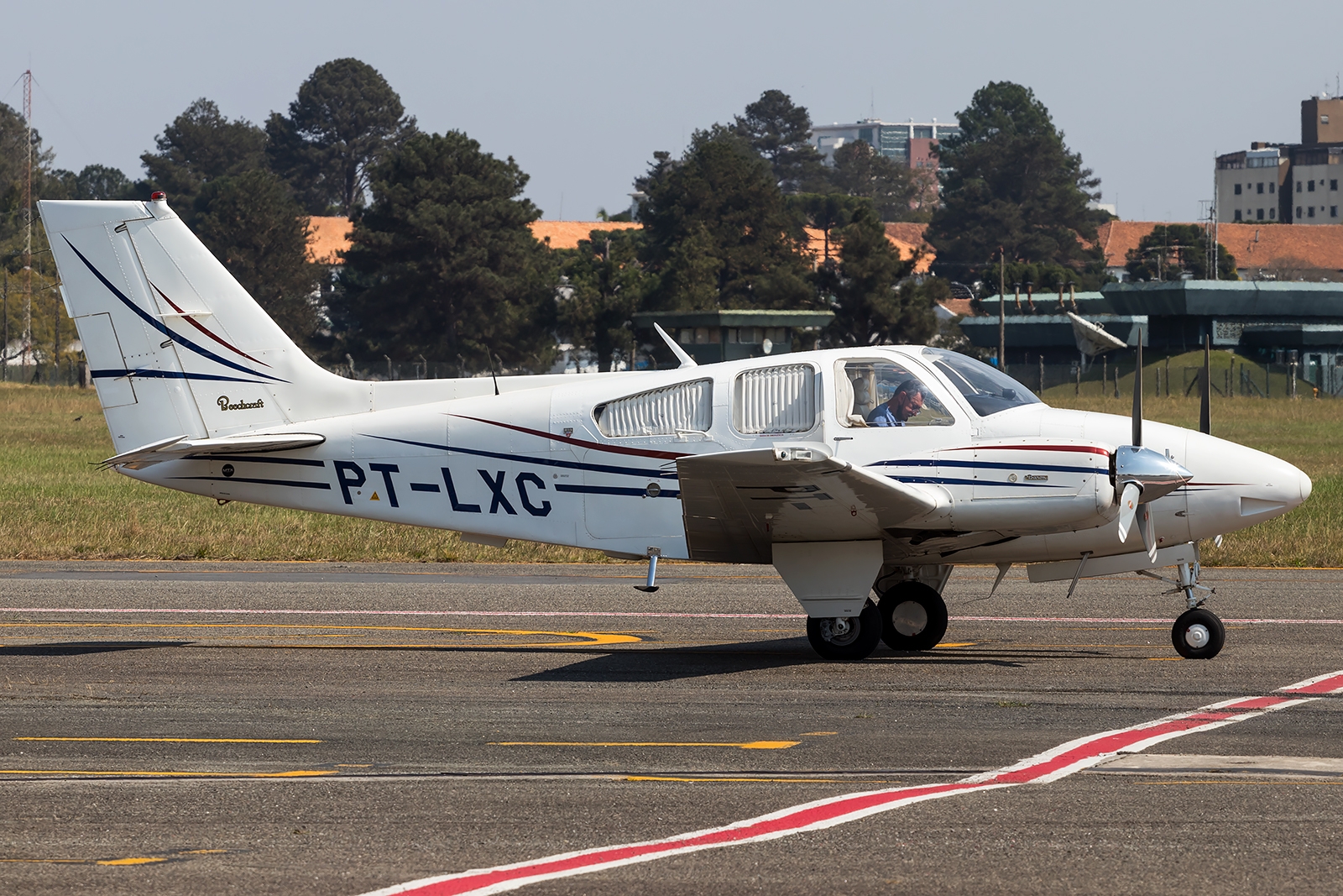 PT-LXC - Beechcraft 95-B55 Baron