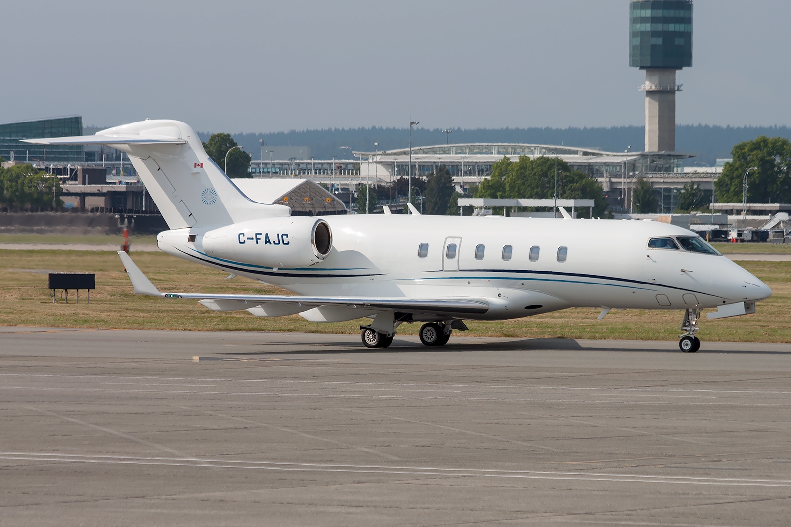 C-FAJC - Bombardier BD-100-1A10 Challenger 300