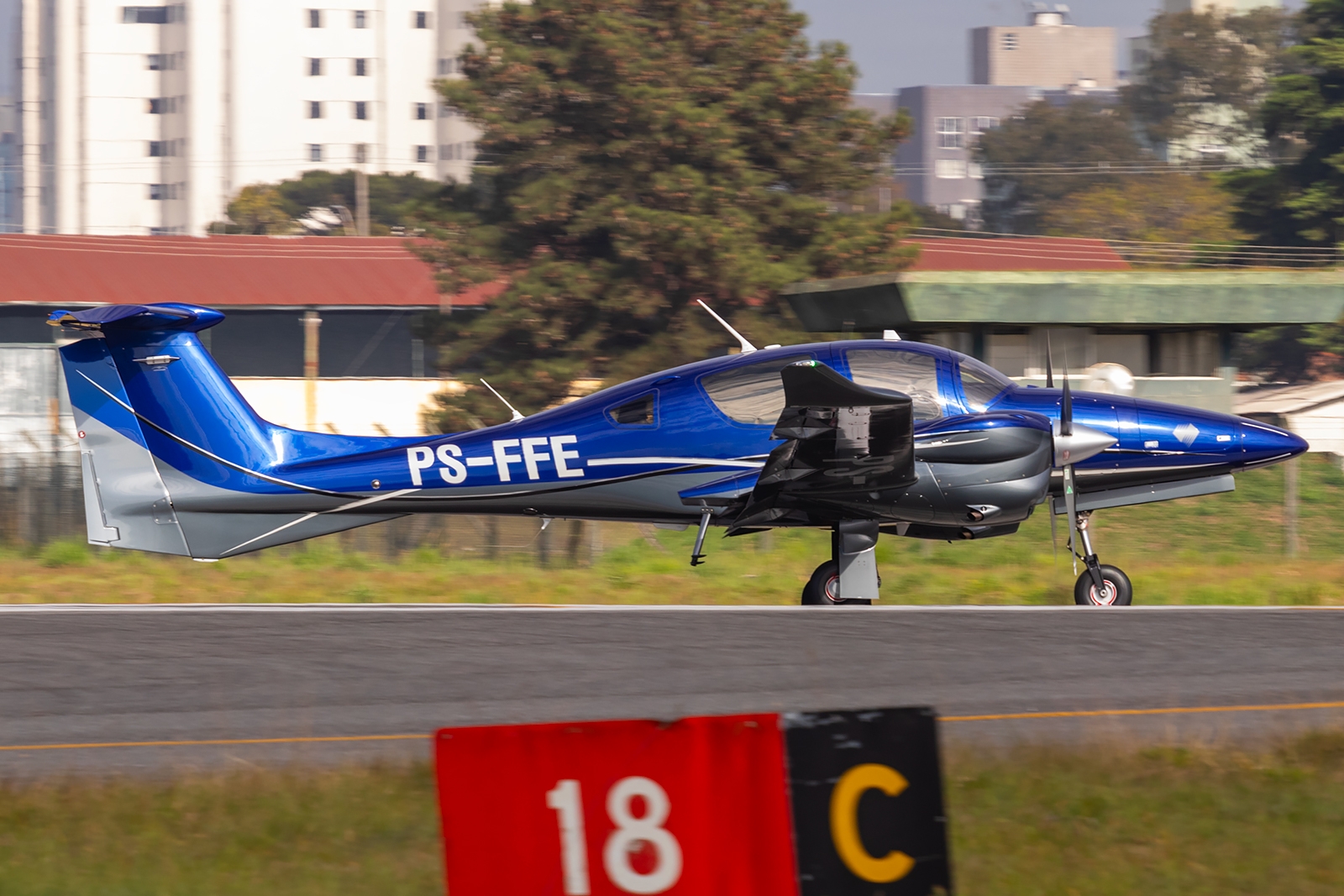 PS-FFE - Diamond Aircraft DA-62