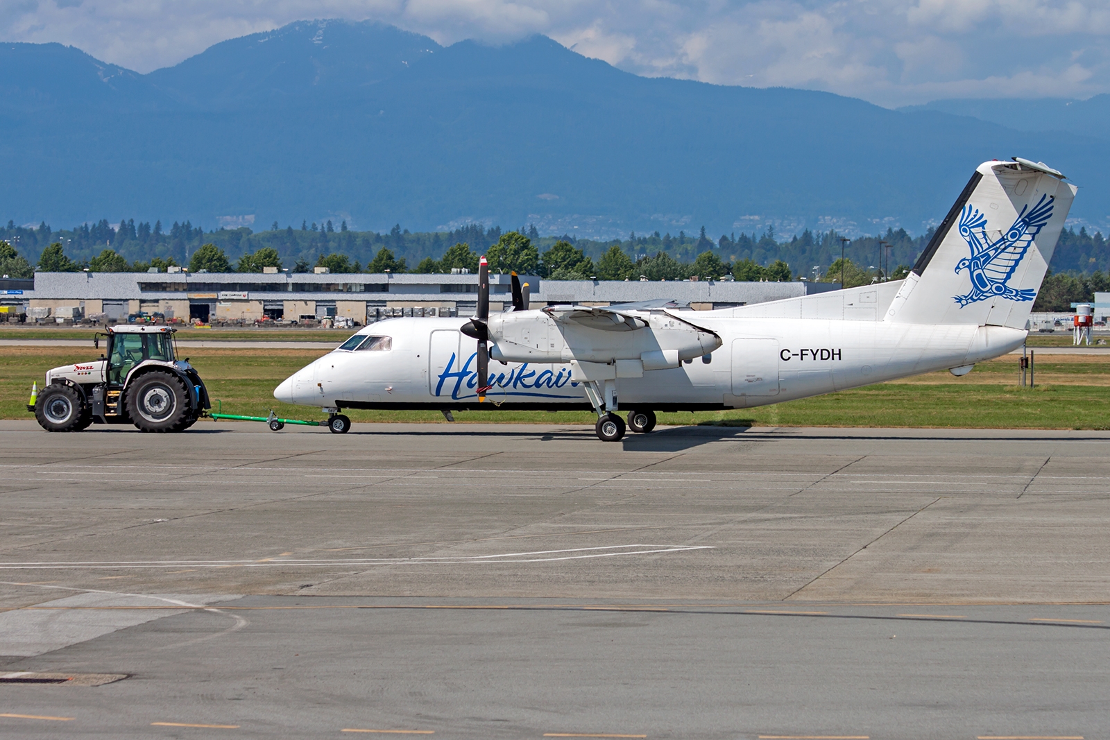 C-FYDH - Bombardier Dash 8-100