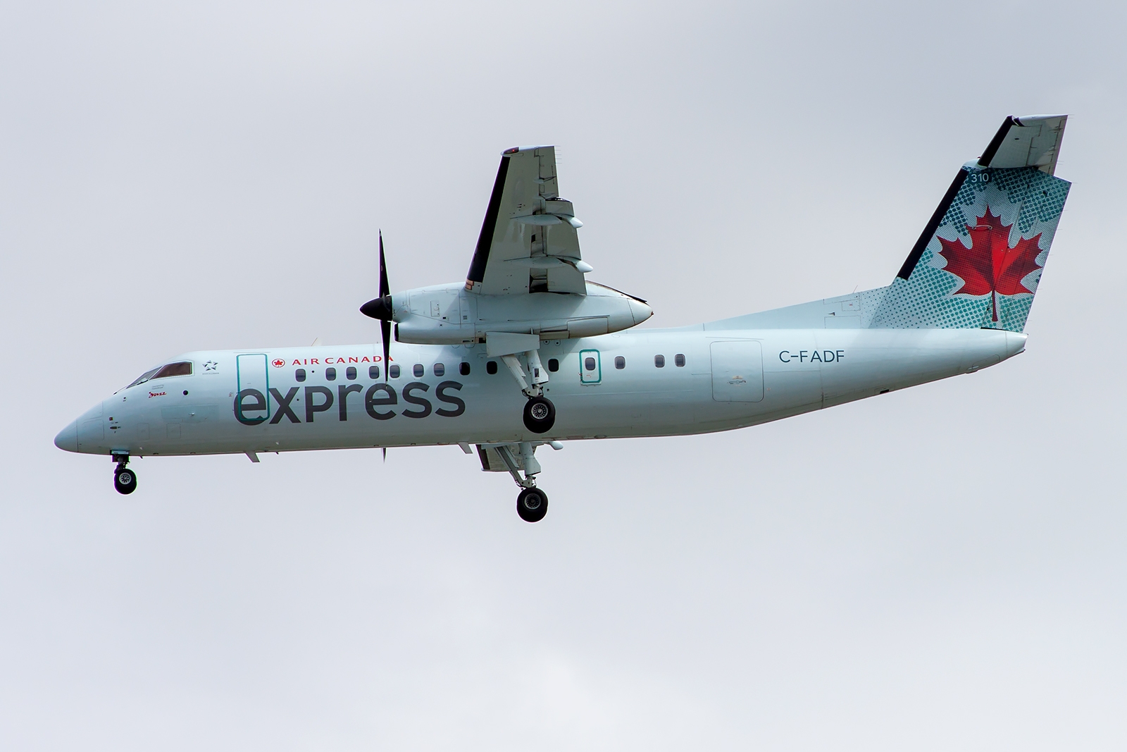 C-FADF - Bombardier Dash 8-300