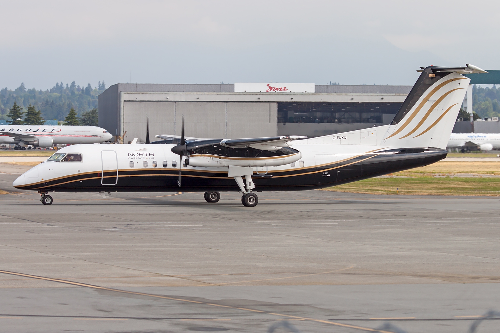 C-FNXN - Bombardier Dash 8-300