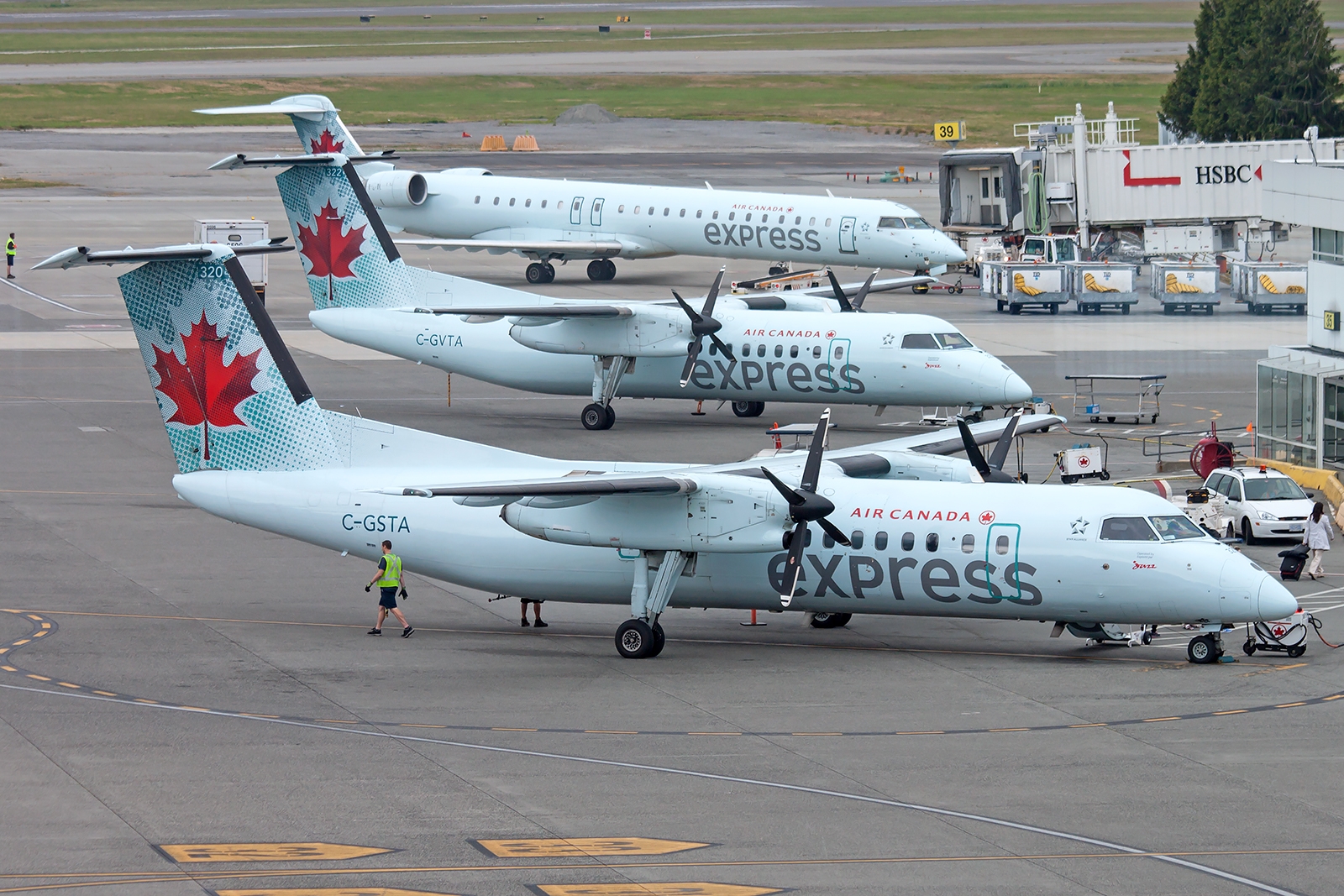 C-GSTA - Bombardier Dash 8-300