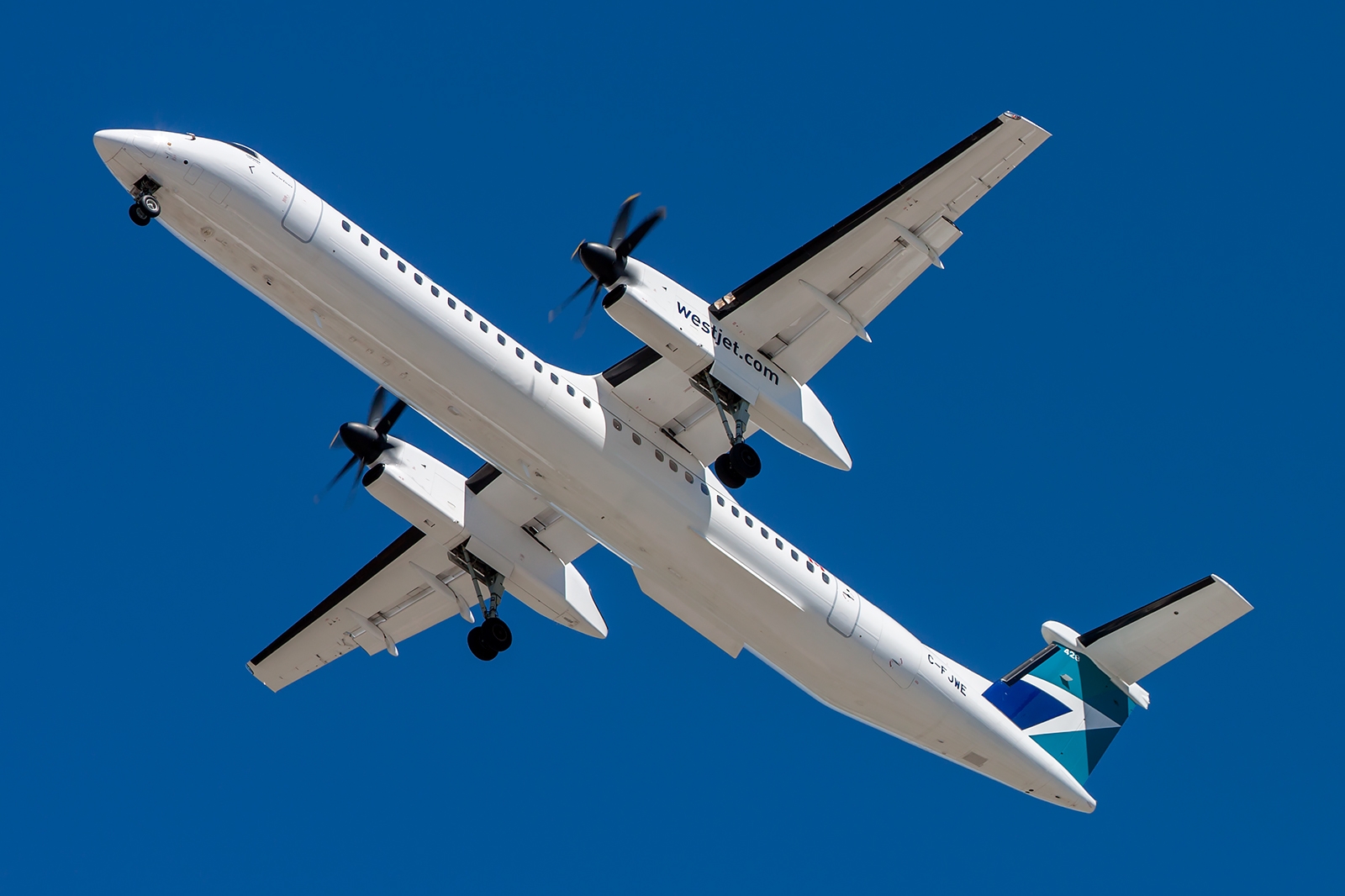C-FJWE - Bombardier Dash 8-Q400