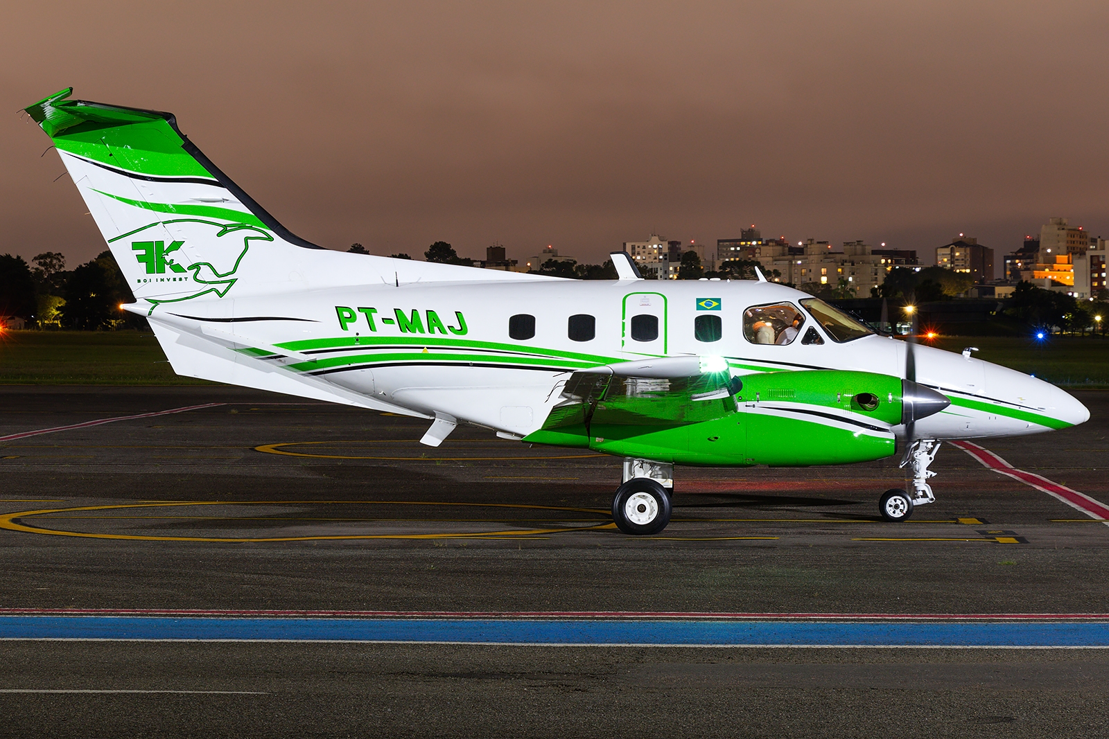 PT-MAJ - Embraer EMB-121 Xingú