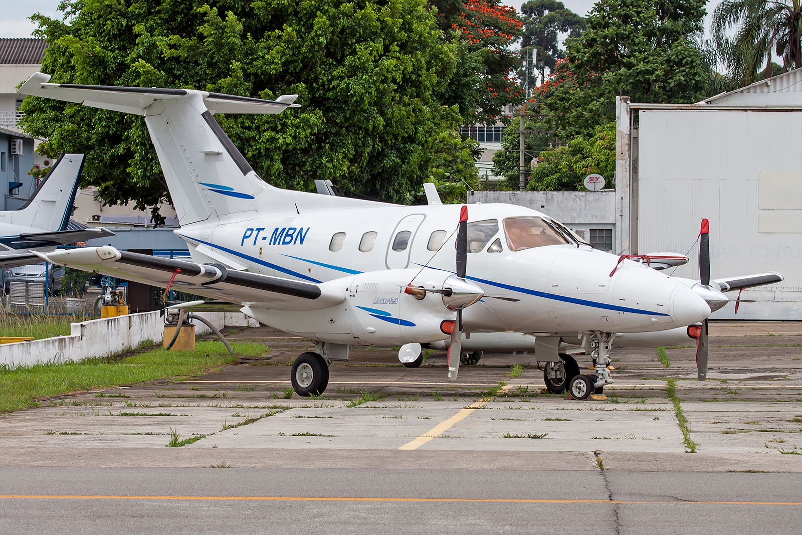 PT-MBN - Embraer EMB-121 Xingú