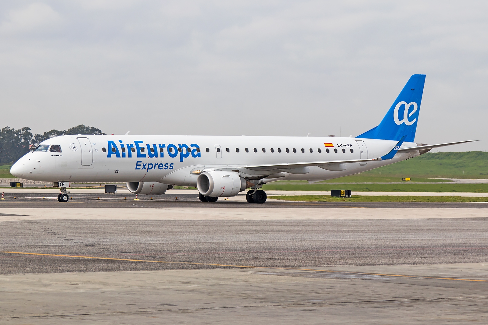 EC-KYP - Embraer 190-200