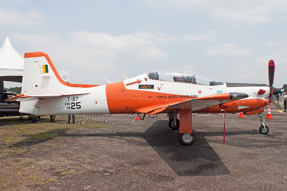 FAB1425 - Embraer T-27 Tucano