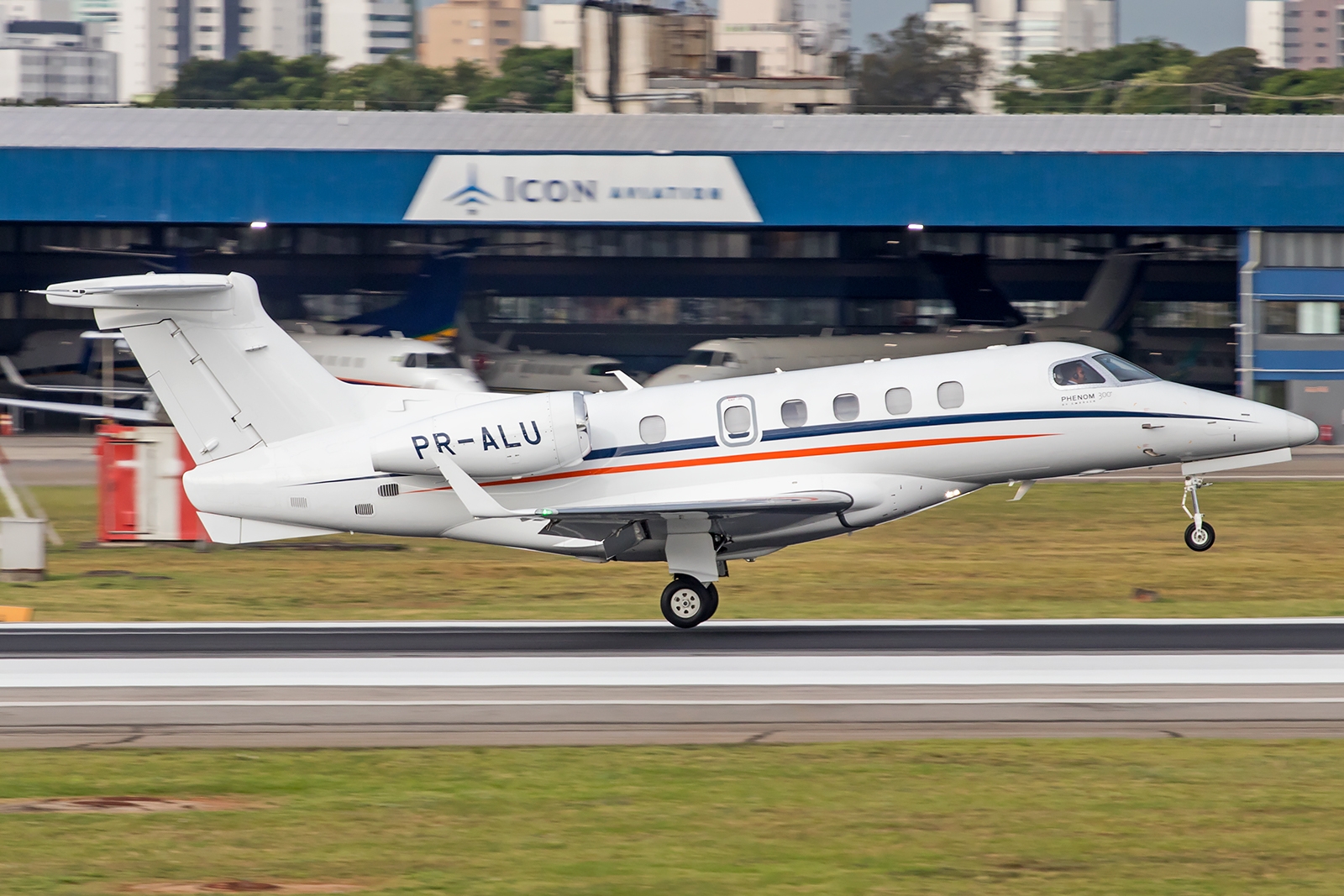 PR-ALU - Embraer EMB-505 Phenom 300