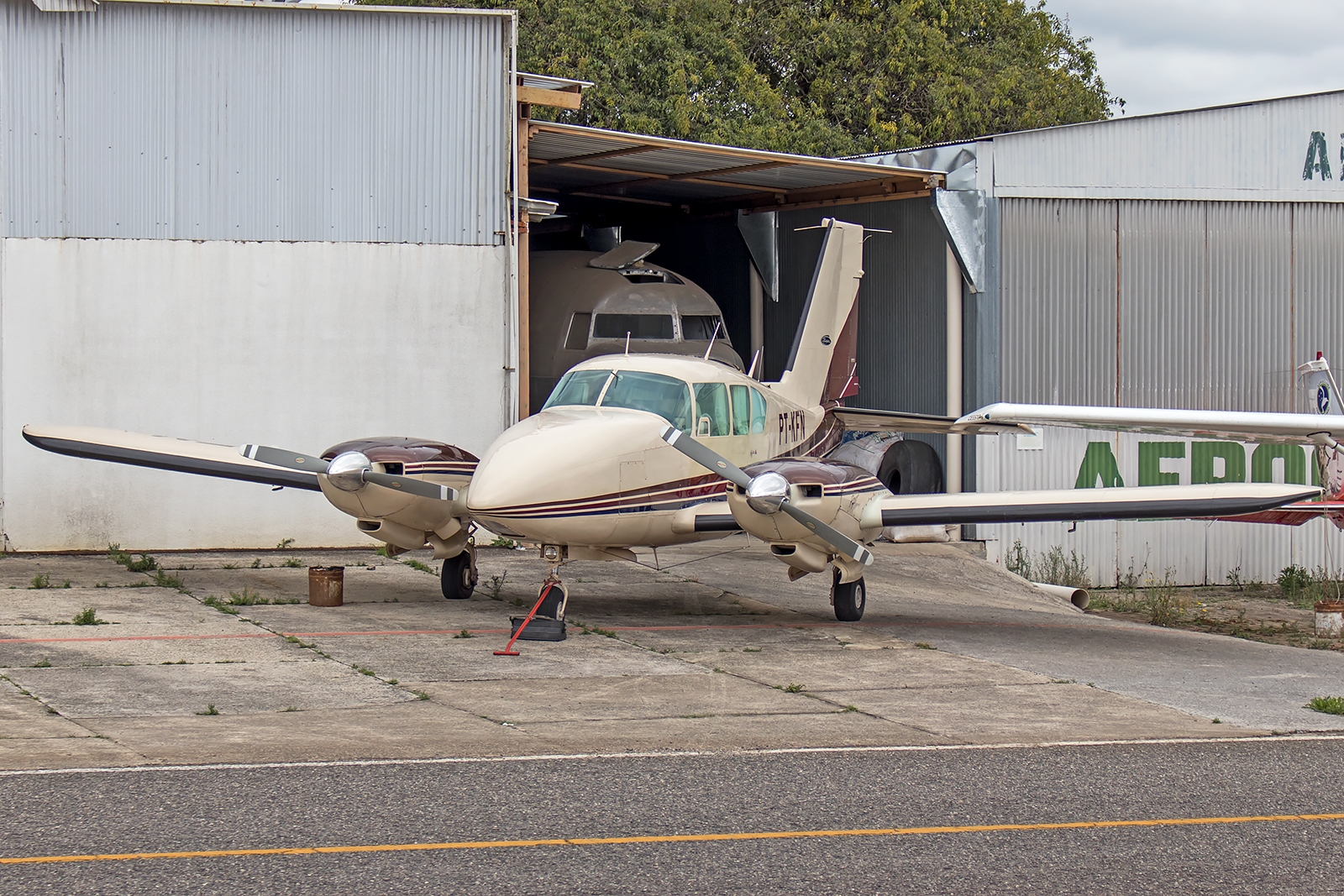 PT-KFN - Piper PA-23-250 Aztec