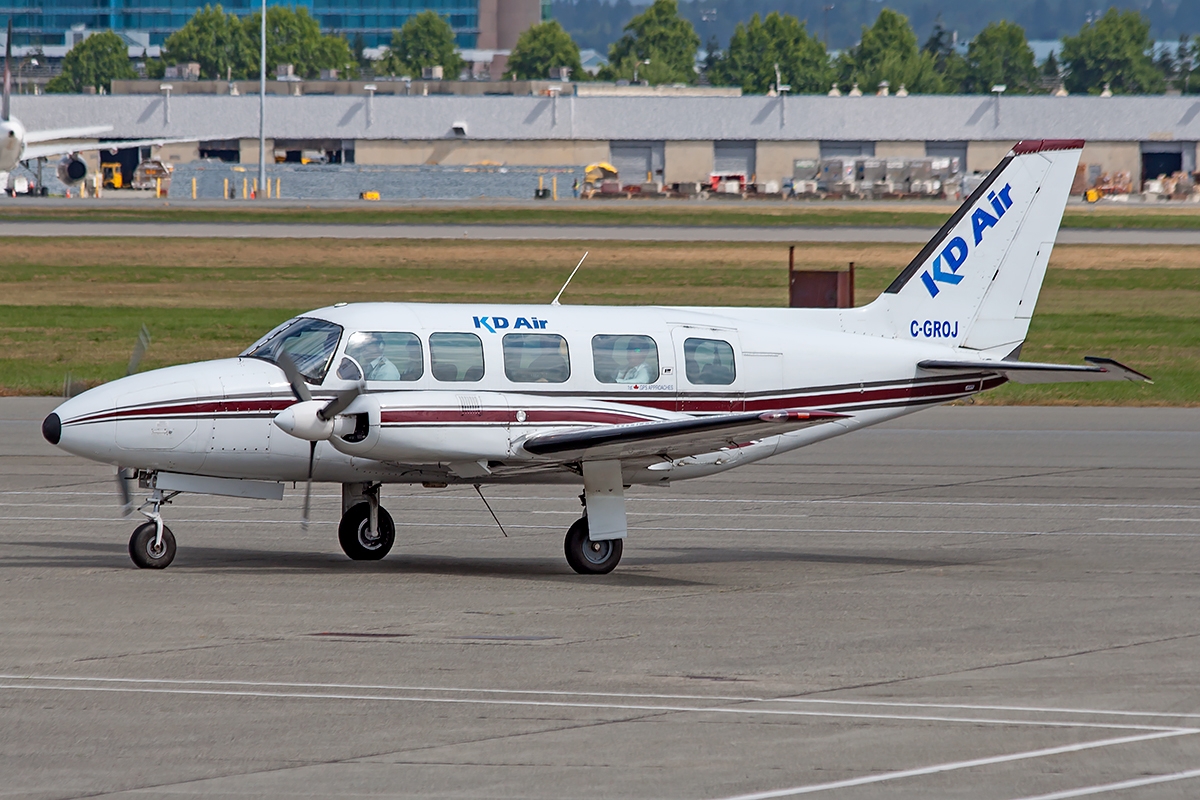 C-GROJ - Piper PA-31-350 Navajo Chieftain