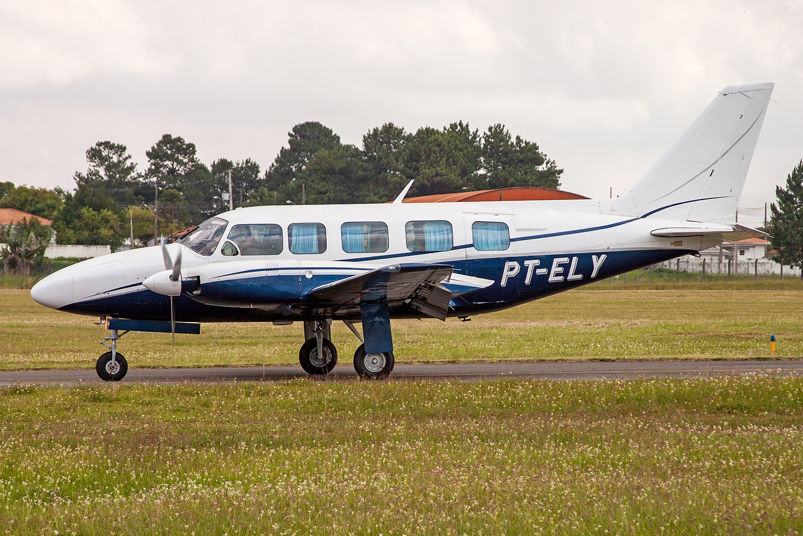 PT-ELY - Embraer EMB-820C NAVAJO