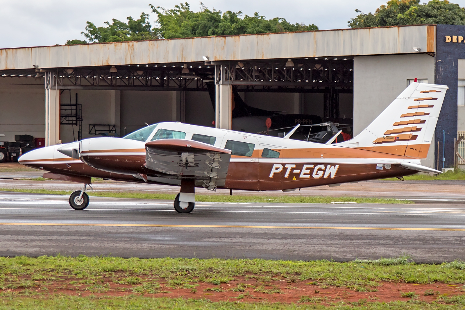 PT-EGW - Embraer EMB-810D Seneca II