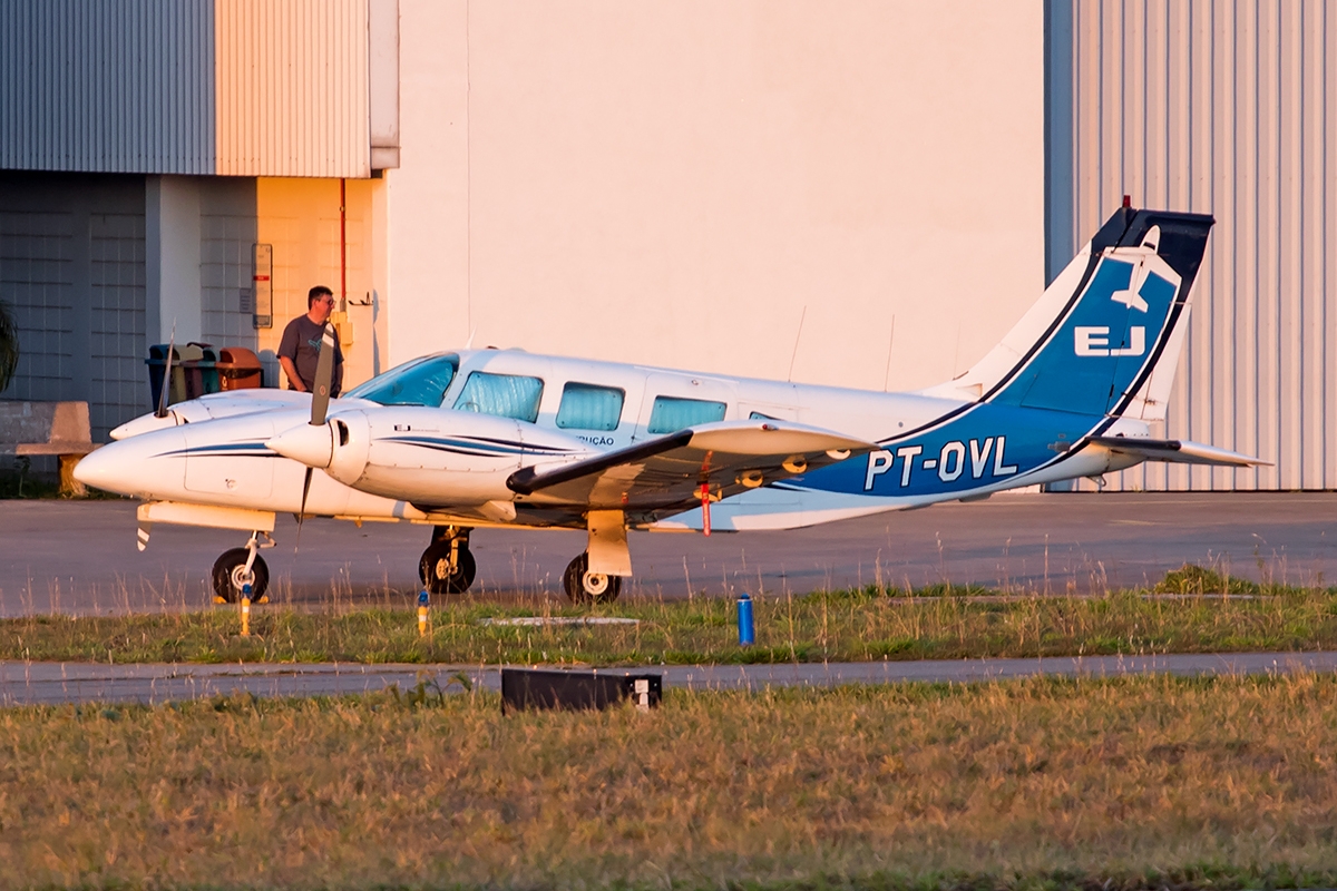 PT-OVL - Embraer EMB-810 Seneca II