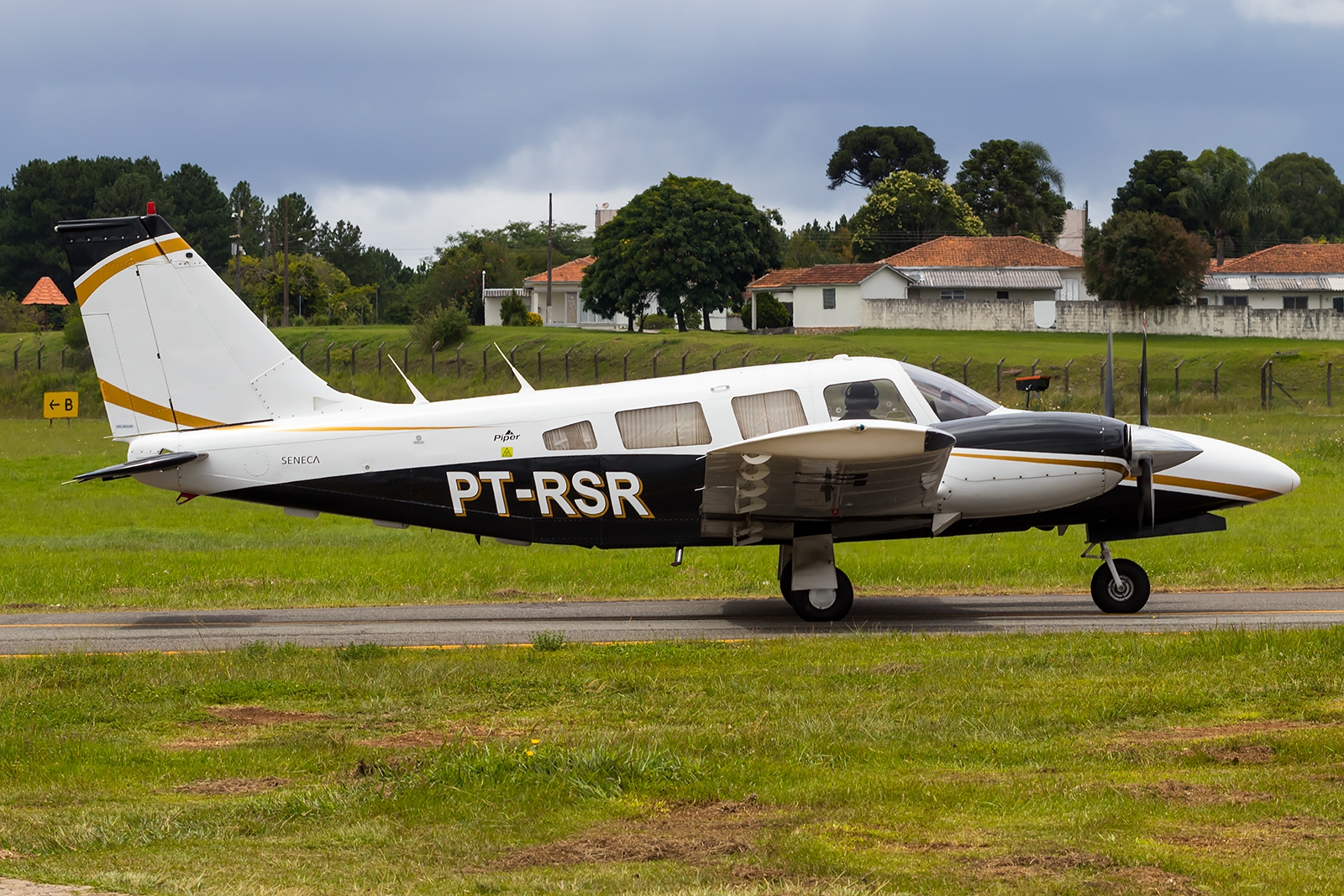 PT-RSR - Embraer EMB-810D Seneca III