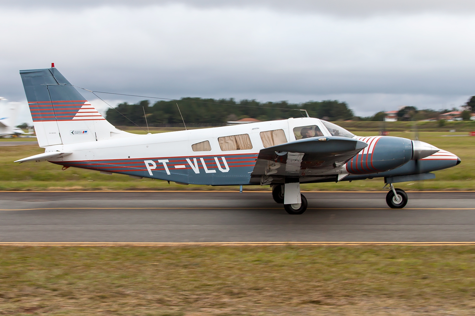 PT-VLU - Embraer EMB-810D Seneca III