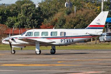 PT-VEV - Embraer EMB-821 Carajá