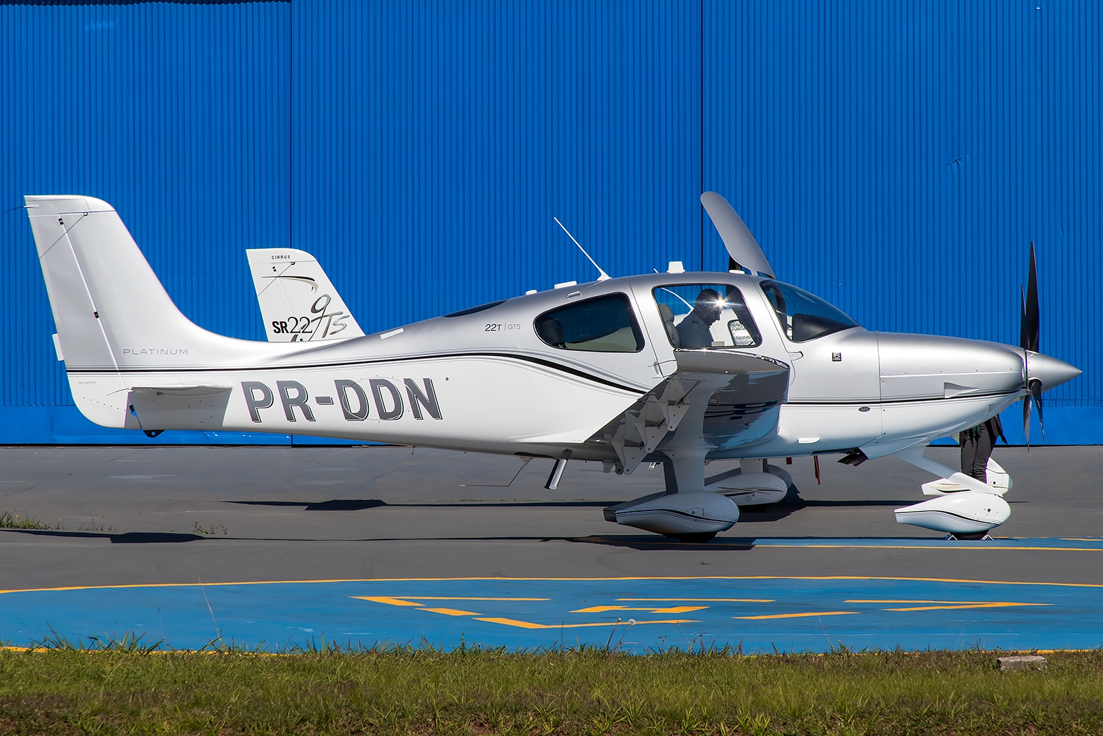 PR-DDN - Cirrus SR22 Platinum