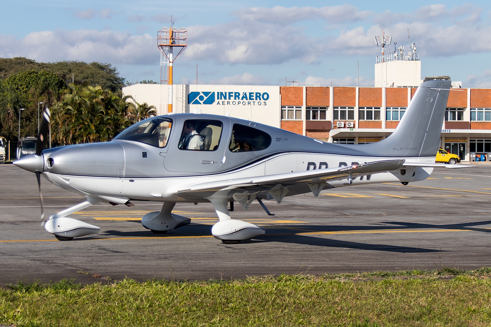 PR-DDN - Cirrus SR22 Platinum