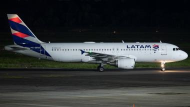 PR-MHM - Airbus A320-214