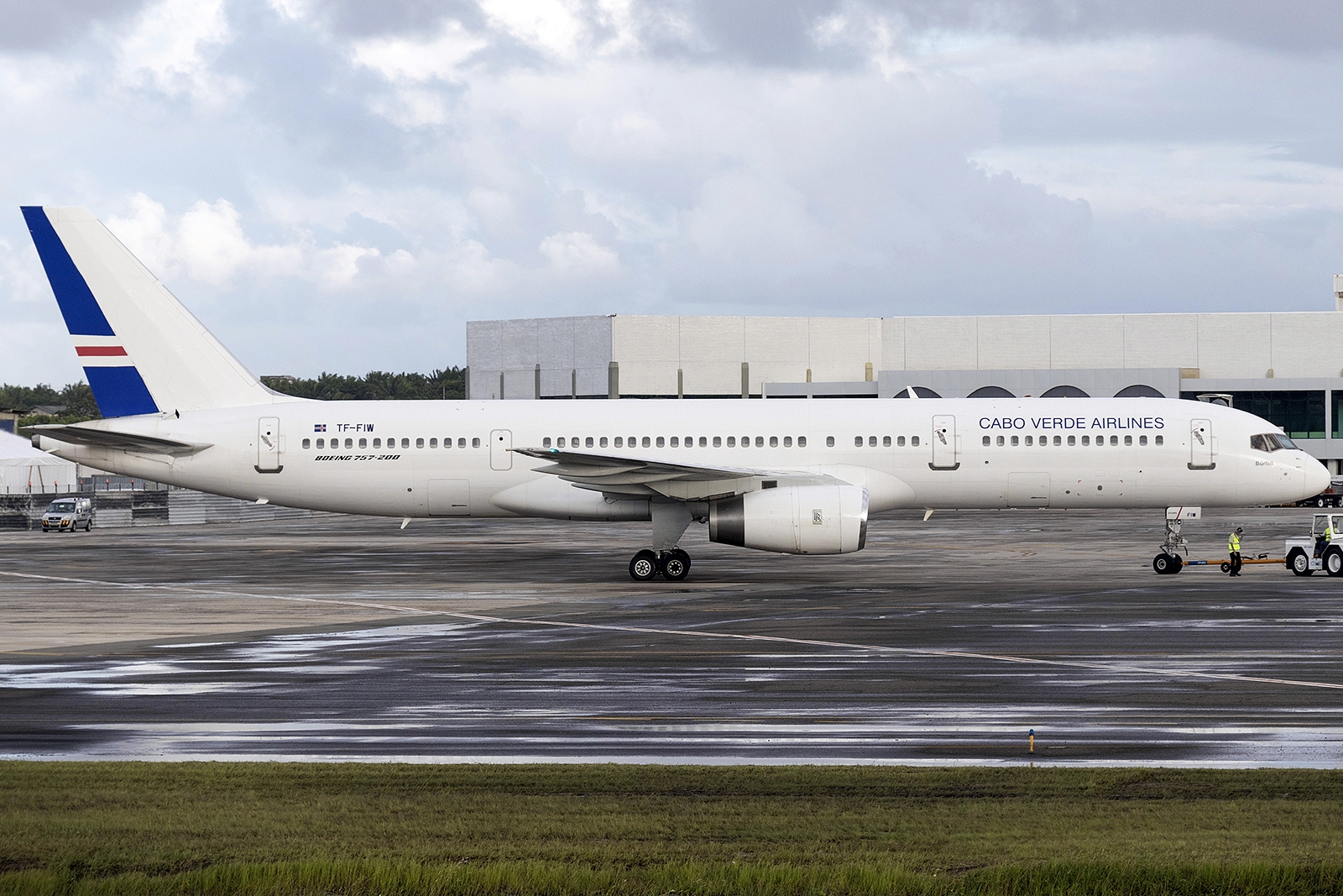 TF-FIW - Boeing 757-200