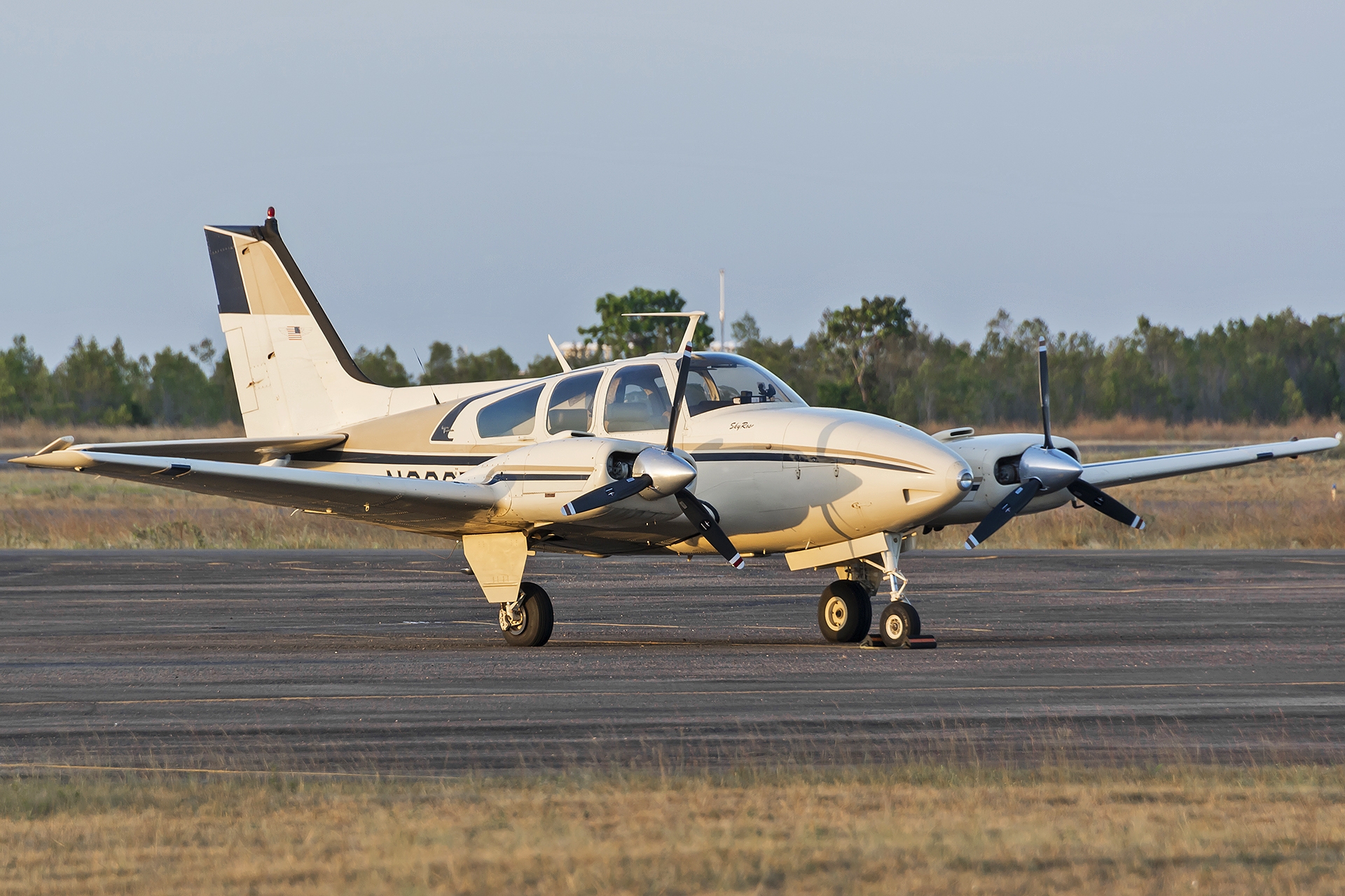 N2025W - Beechcraft 55 Baron