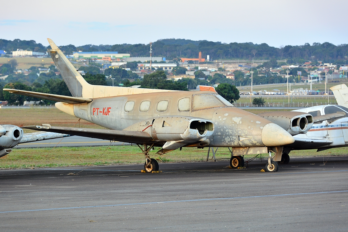 PT-KJF - Beechcraft Beech A-60 DUKE