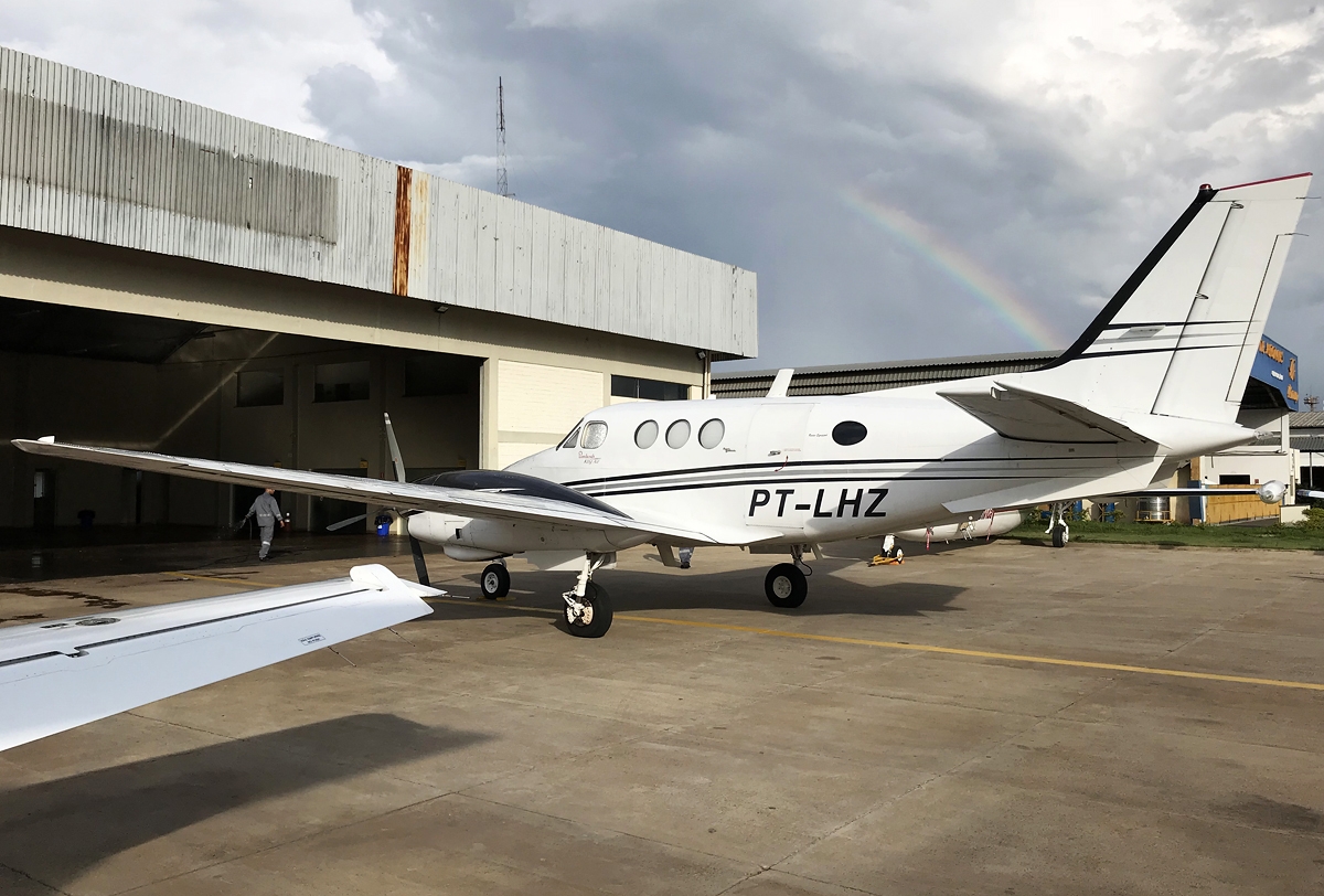 PT-LHZ - Beechcraft  E90 King Air