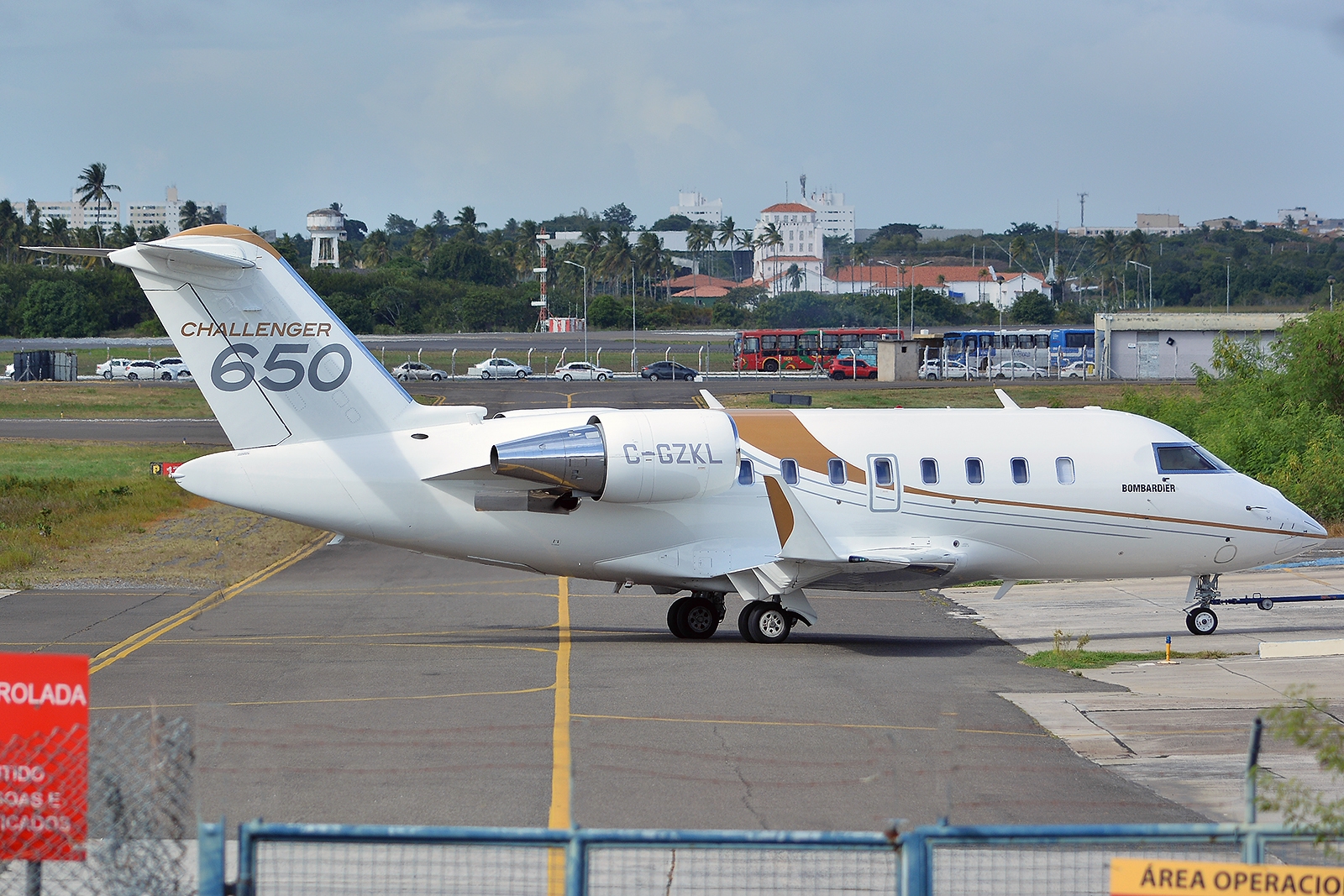 C-GZKL - Bombardier CL-600-2B16 Challenger 605