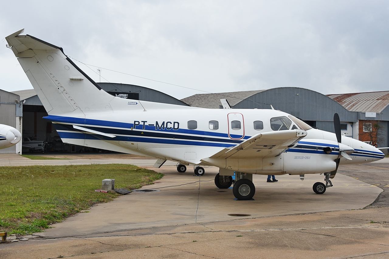 PT-MCD - Embraer EMB-121 Xingú