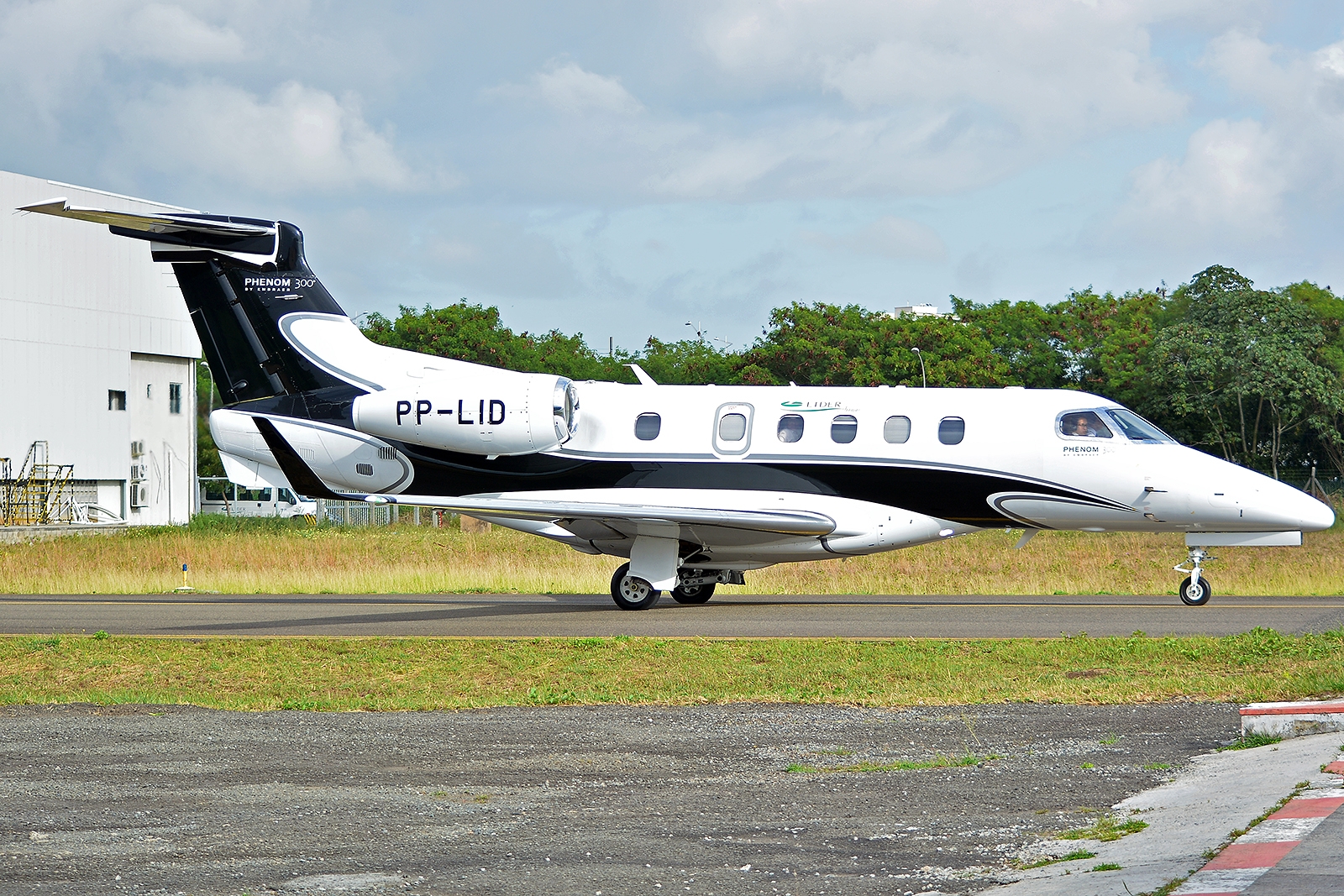 PP-LID - Embraer EMB-505 Phenom 300