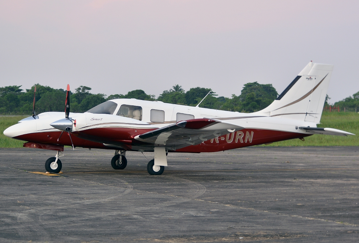 PR-URN - Piper PA-34-220T