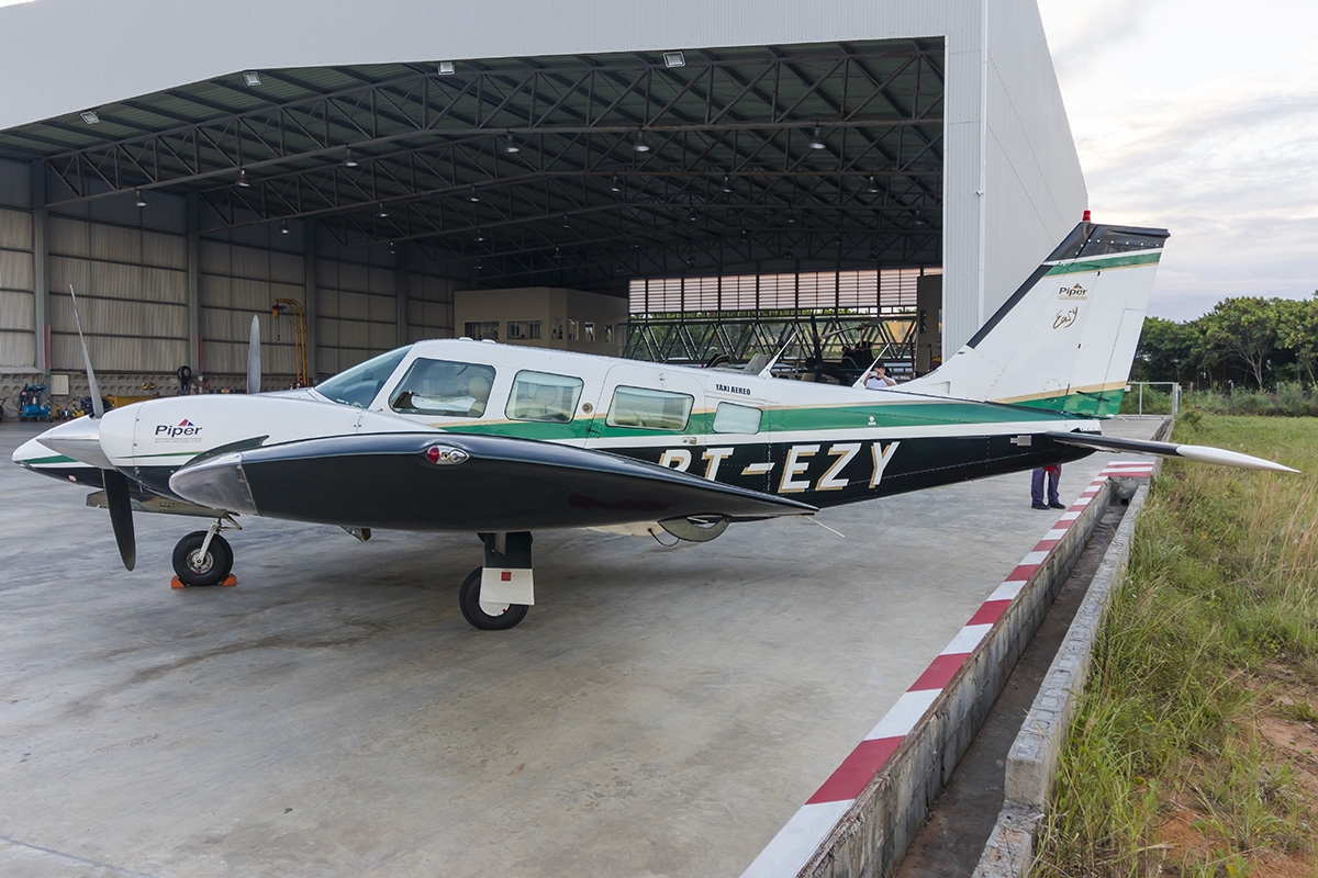 PT-EZY - Embraer EMB-810C Seneca II